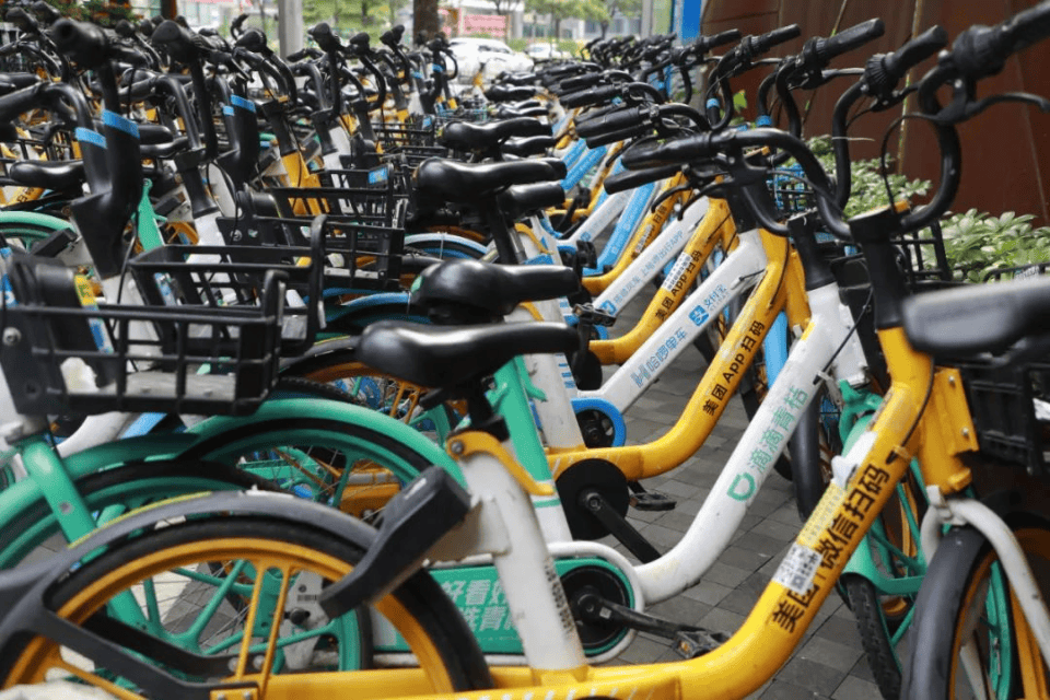 共享自行车引热议!至于深圳价格._单车_工作日_城市