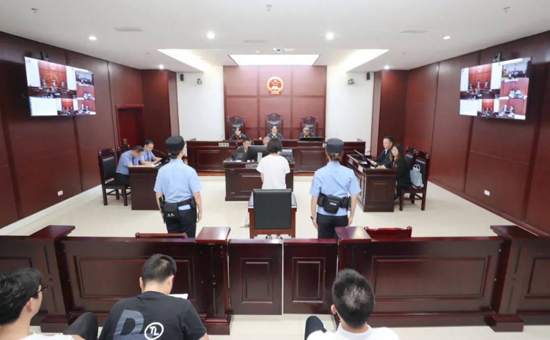 经审理查明:2010年至2021年,被告人钟阳利用担任息烽县委副书记,县长