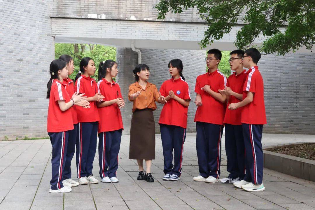 作为株洲市二中教育集团的成员学校,共享株洲市二中教育管理理念,课程