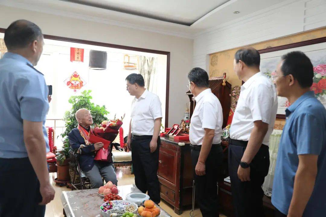 汪尚学在安定区开展"八一"走访慰问活动_建设_定西军分区_老兵