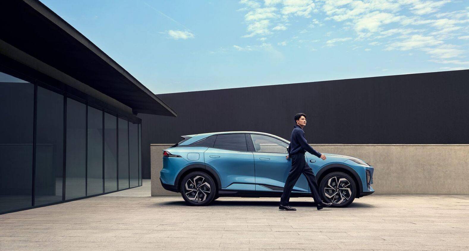 这才是大家的智慧新能源!深蓝s07 14.99万起上市