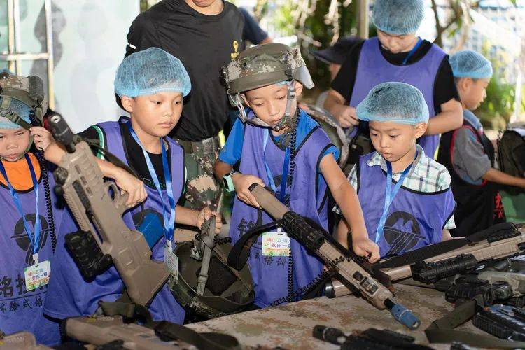 此次"少年特种兵"之旅不仅给青少年提供了一个展示自我,挑战自我,超