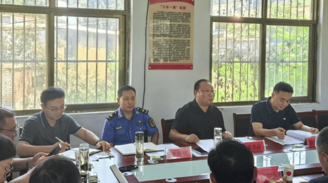 人居环境整治,民生工程建设,村集体经济发展方面工作与平山县县长靳志