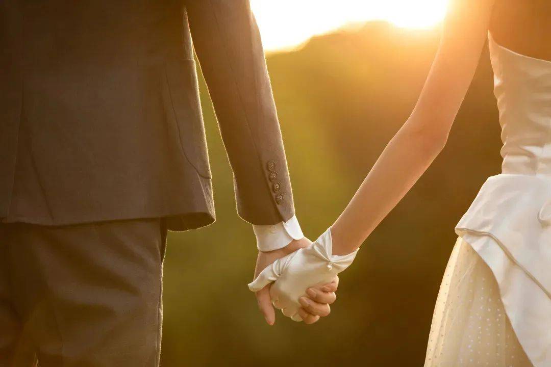 彩礼应该给谁?给女方父母还是给女方?_归属_女儿_生活