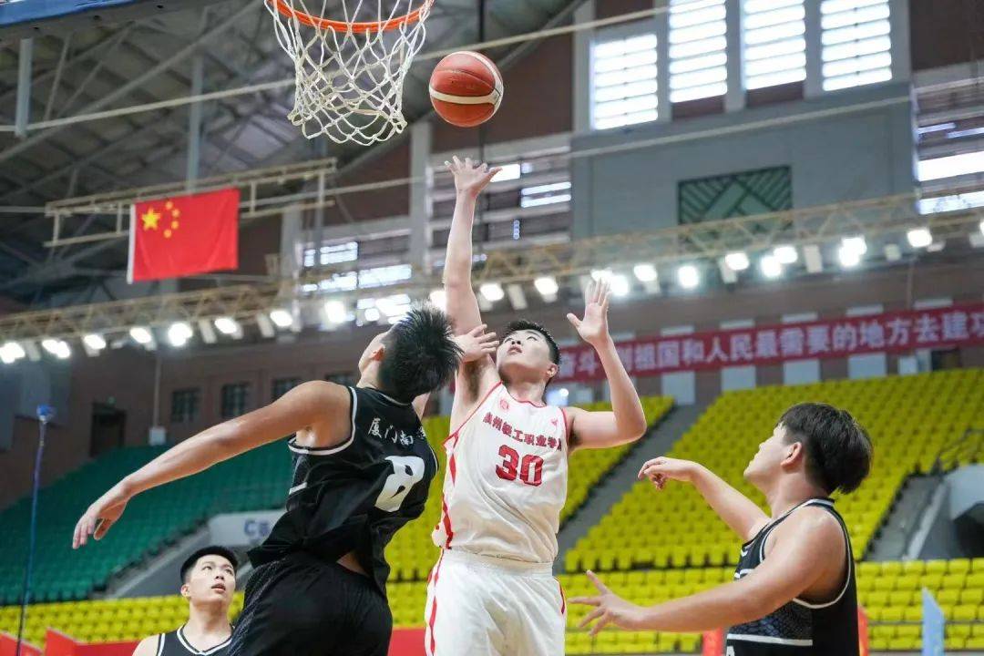 勇登巅峰 创造历史i福建省大学生篮球联赛:夺冠!