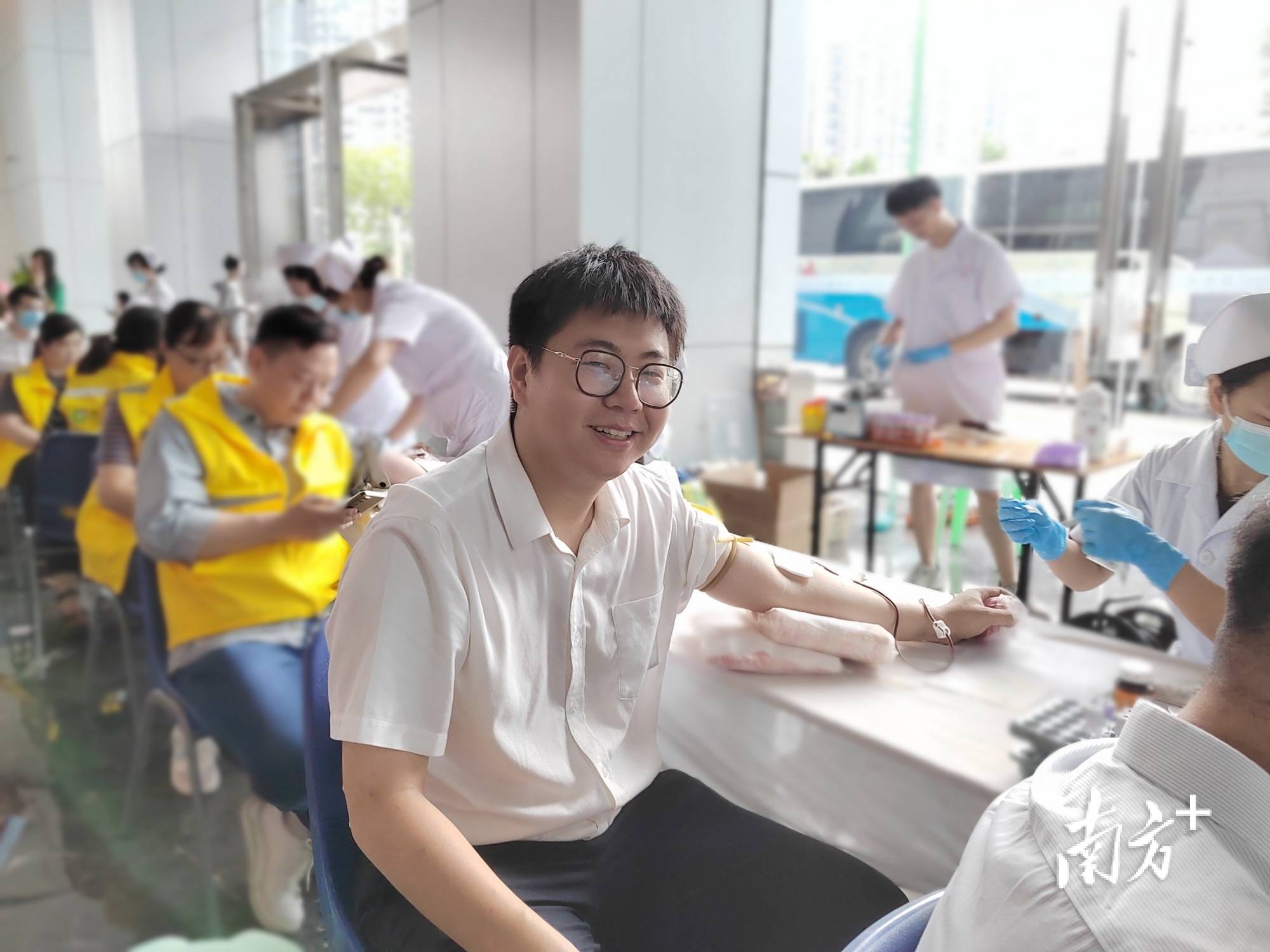 中国银行汕头分行积极组织员工参与无偿献血活动