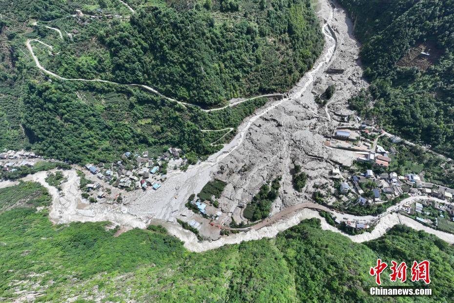 四川康定市姑咱镇日地村山洪泥石流灾害救援工作正在紧张进行