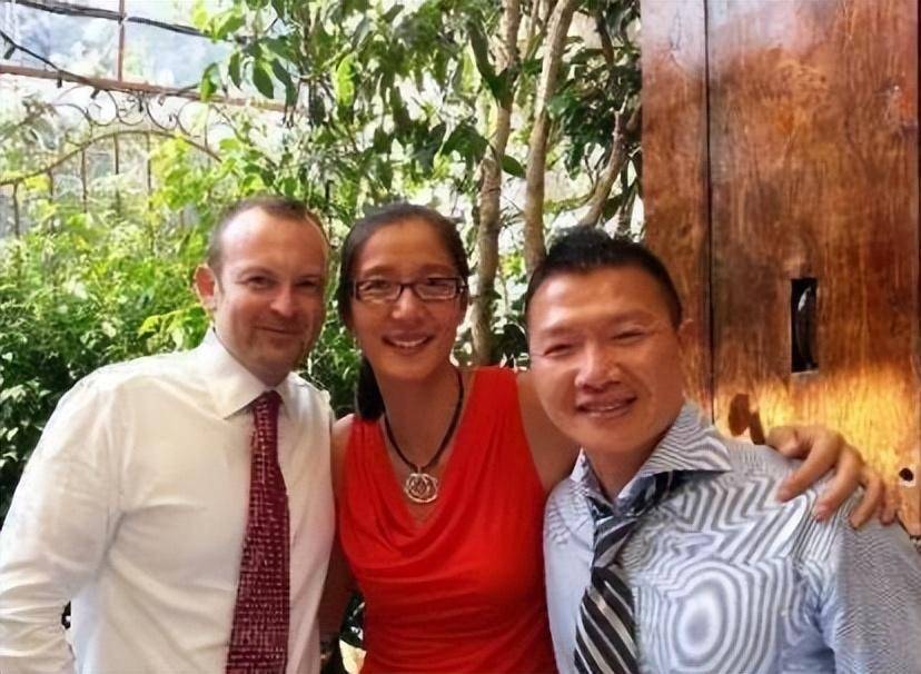 种种原因导致李月明和张坚卫的婚姻最终走向了尽头.