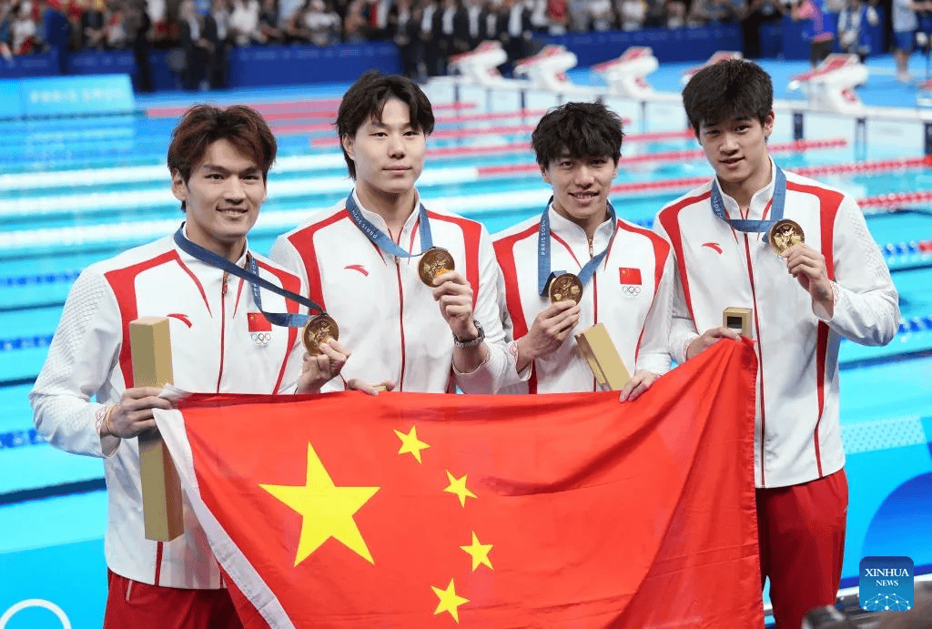 中国队在巴黎奥运会上夺得男子4x100米混合泳接力金牌;樊振东为中国