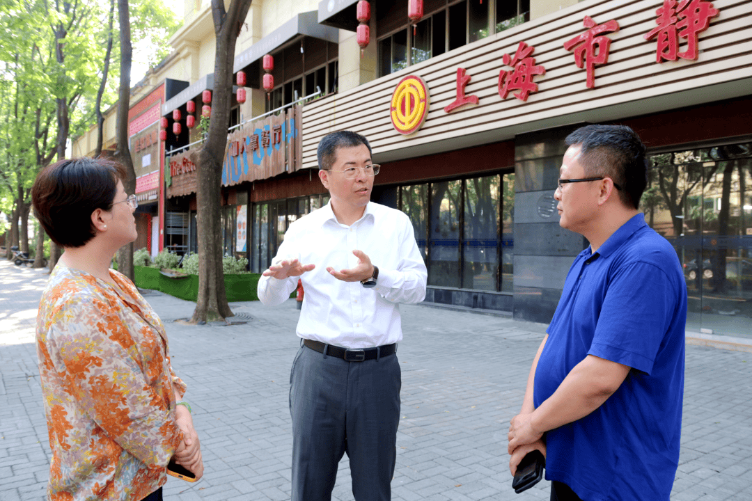 随后,翟磊来到昌平路888弄,这里将计划建立曹家渡街道的首个社区食堂