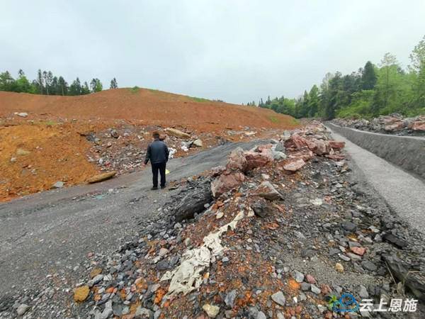 来凤县革勒车公路扩建图片