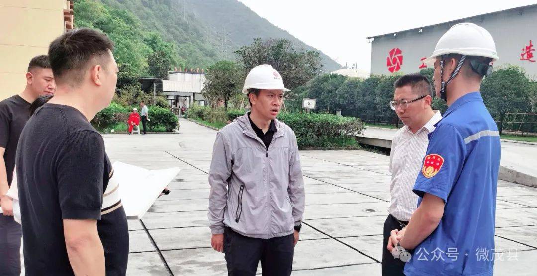 8月6日,县委副书记,代理县长夏茂辉到土门镇开展综合督导调研,他强调