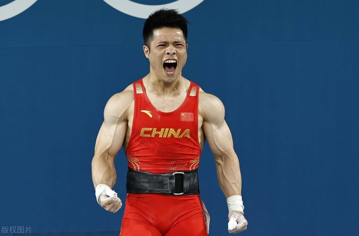 李发彬举铁成金 获举重男子61公斤级冠军_比赛_抓举_选手