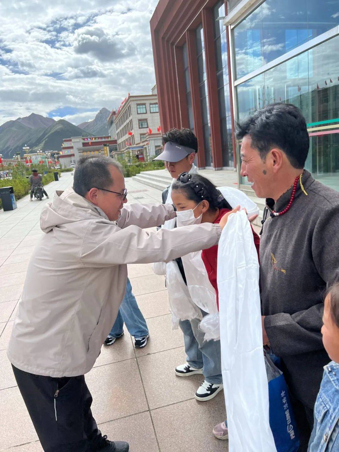 世界温州人微笑联盟助力嘉黎唇腭裂患儿重绽笑颜