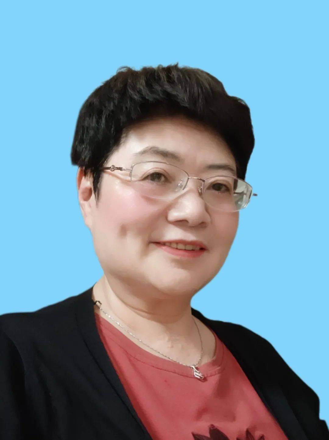 姬玉娟,笔名:涓涓细流,河南省内乡县第三小学退休教师,喜欢旅游和写作