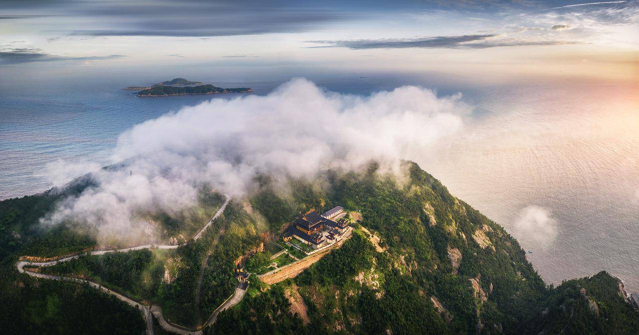 玉环大鹿岛,是国家级海岛森林公园,素有"东海碧玉"之美称.