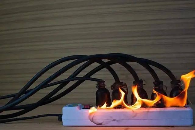 夏季用电高峰,别让家中电器"发火"!