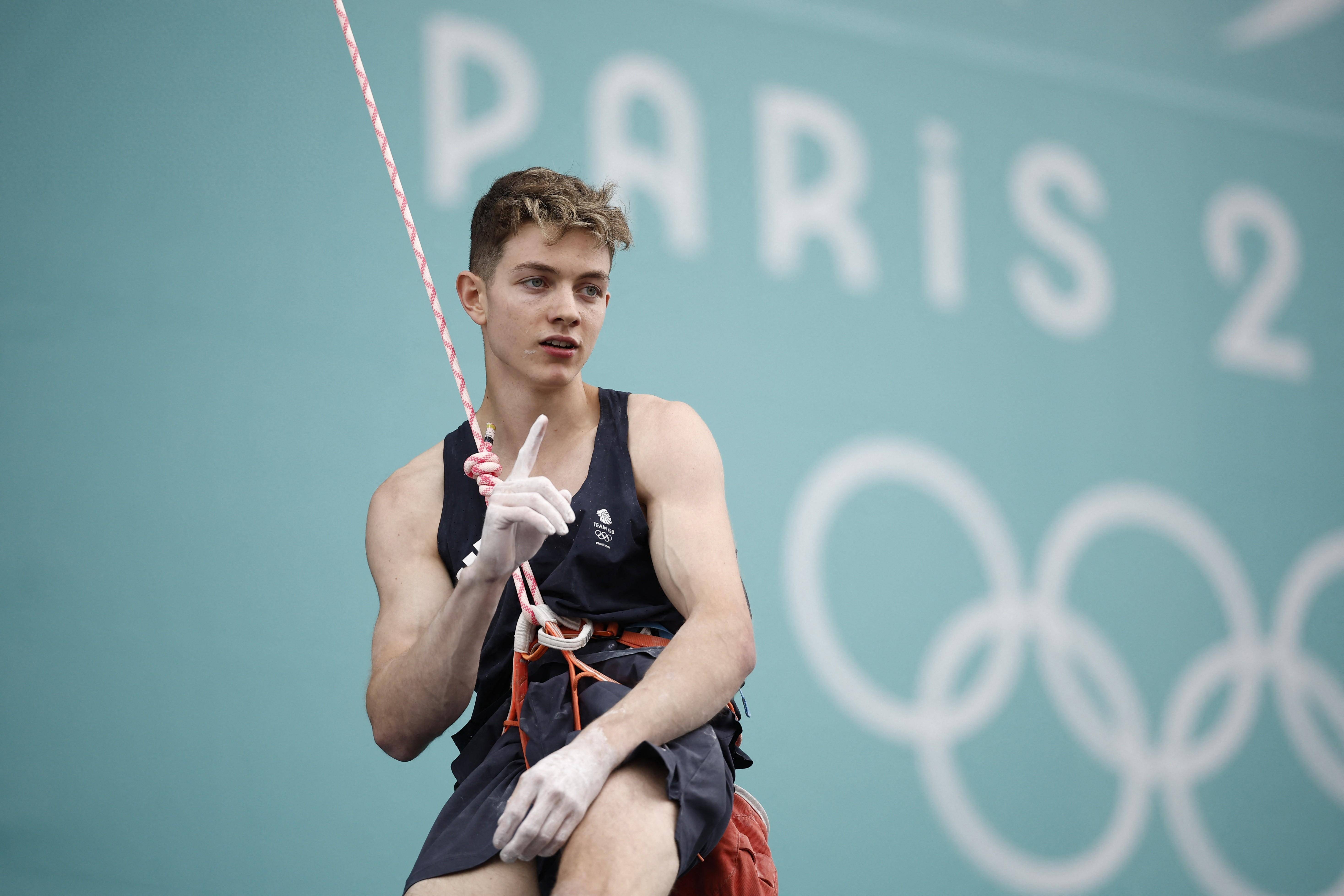 运动攀岩男子攀石和难度攀岩决赛 英国选手托比-罗伯茨获得金牌