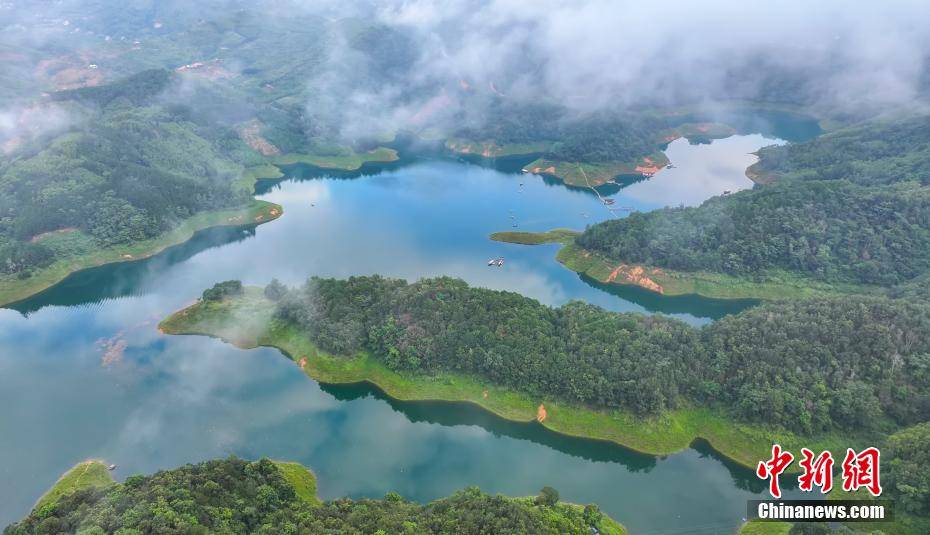 航拍贵州兴义万峰湖风景美如画
