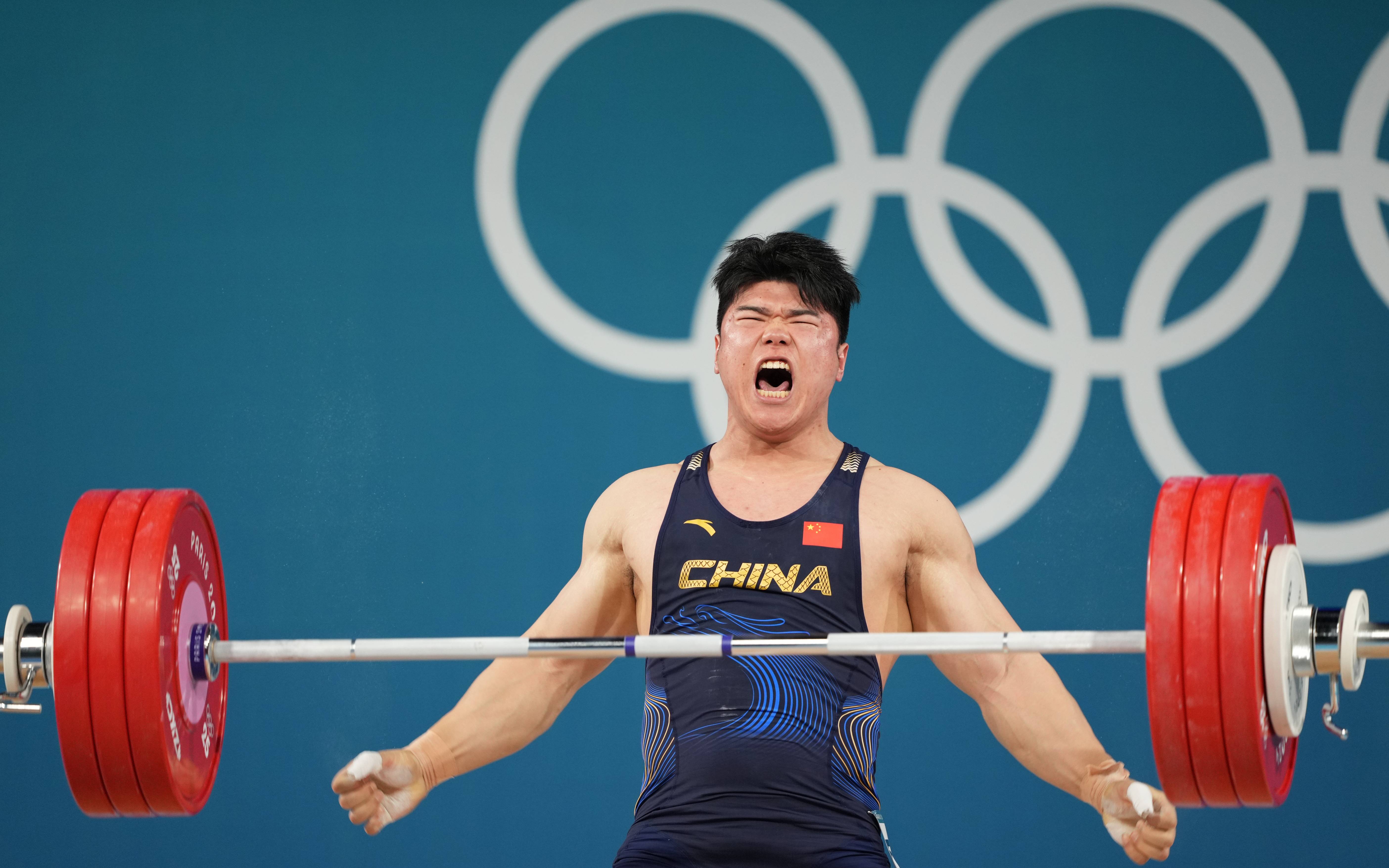 巴黎奥运会举重男子102公斤级比赛,刘焕华成功摘金,为中国举重大级别