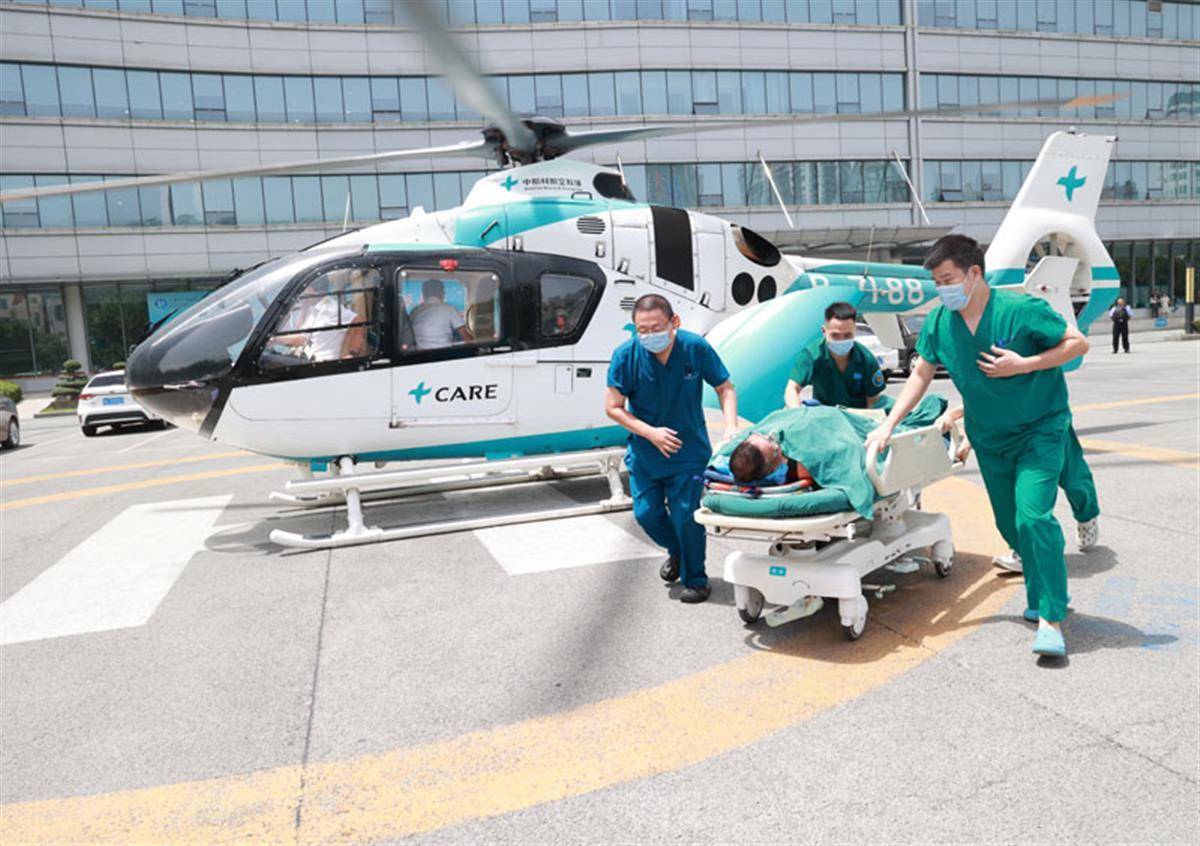 4小时路程,40分钟飞回,十堰人医直升机抢救竹山柳林胸痛患者