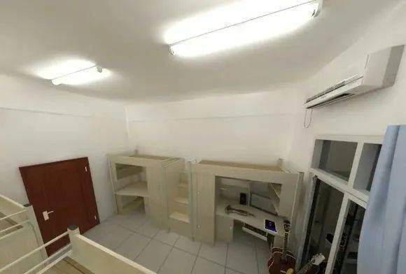 大学新生9月入住豪华新宿舍,16人间的直接哭晕.