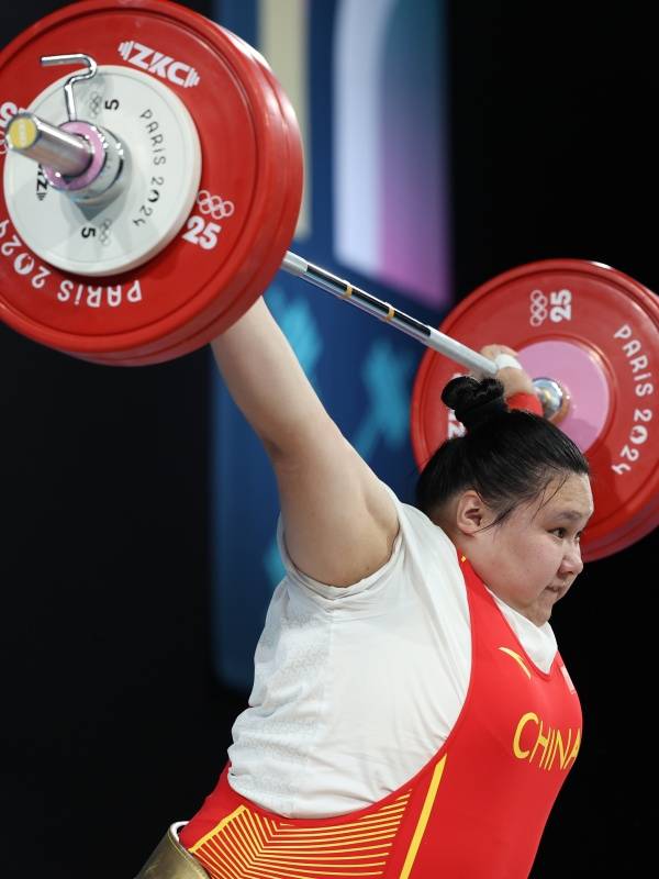李雯雯蝉联奥运会举重女子81公斤以上级冠军,中国代表团创造境外奥运