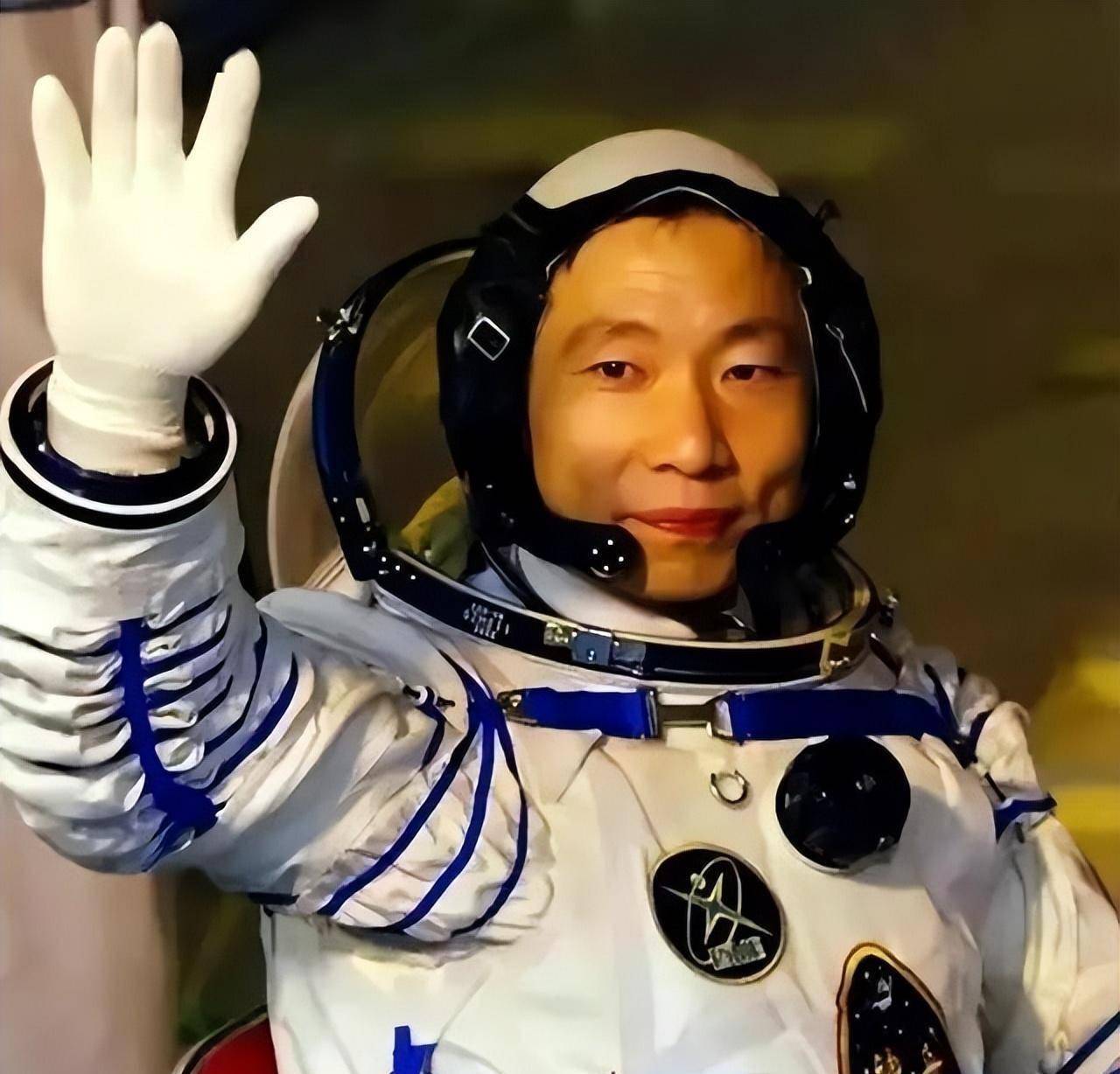 航天员工资揭秘,刘洋每月1万左右,王亚平每月2万,那杨利伟呢?