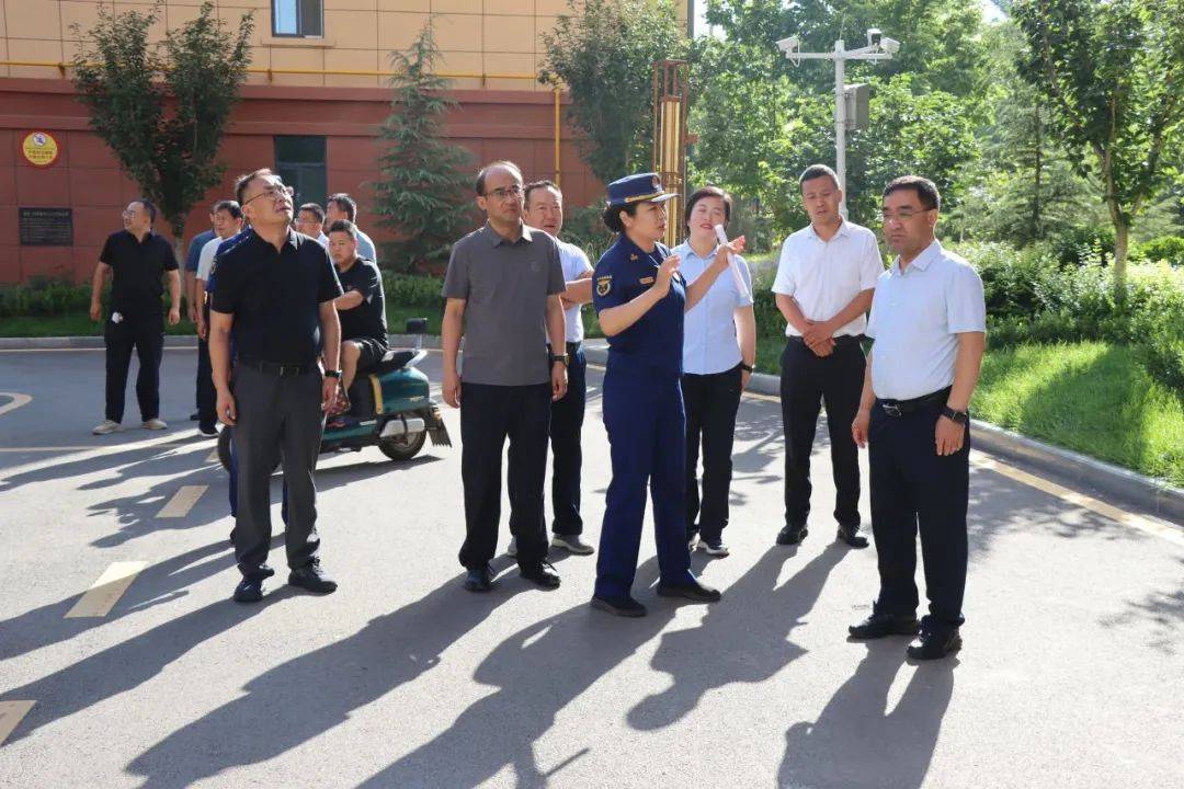 崇信县委副书记,县长刘小平带队深入崇信县消防救援大队开展调研指导