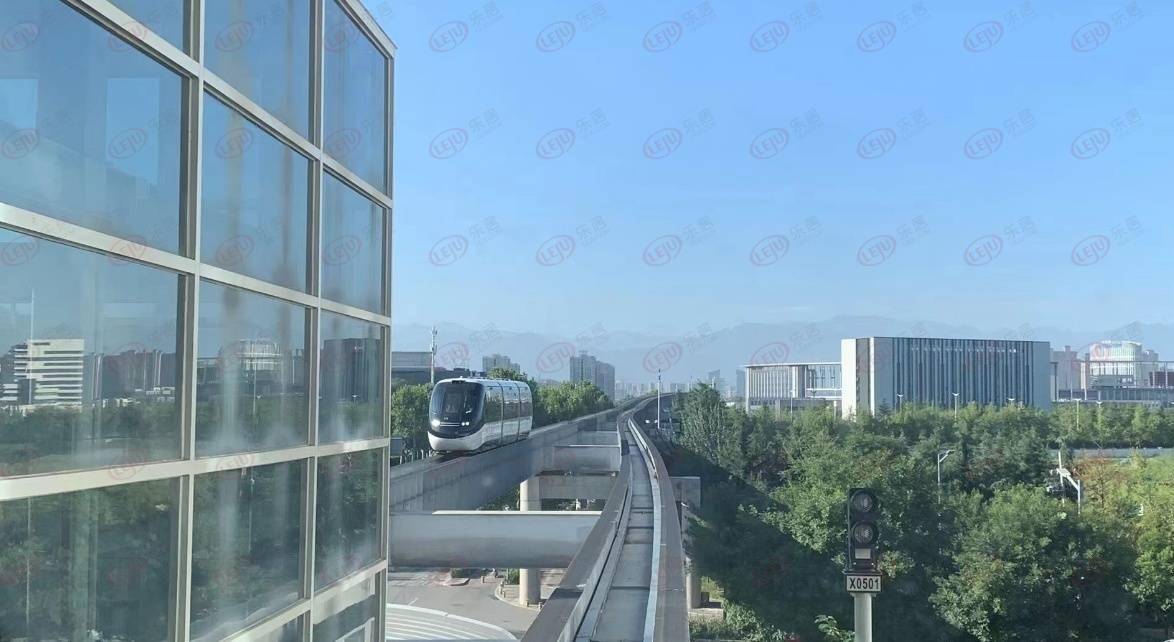 北起西安高新区鱼化寨站,南至恒业大道站,可与地铁3,6,15号线实现接驳