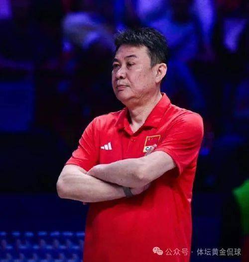 再次被喊下课！女排教练蔡斌，执教27年，两进国家队仍饱受争议！