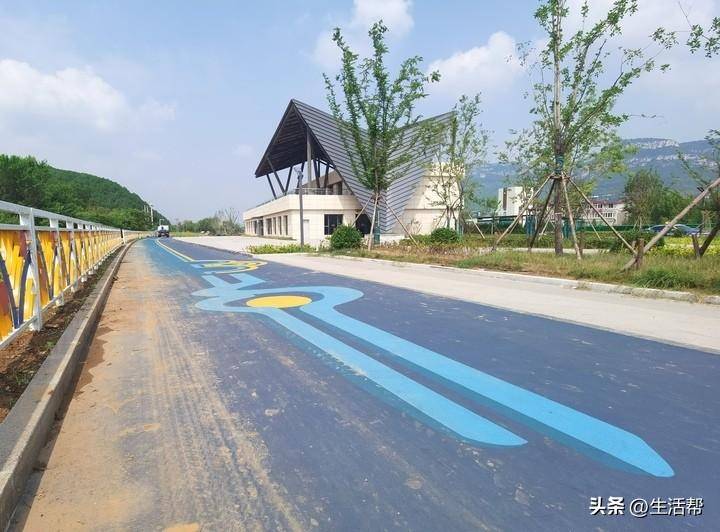 彩色慢行步道亮相旅游公路