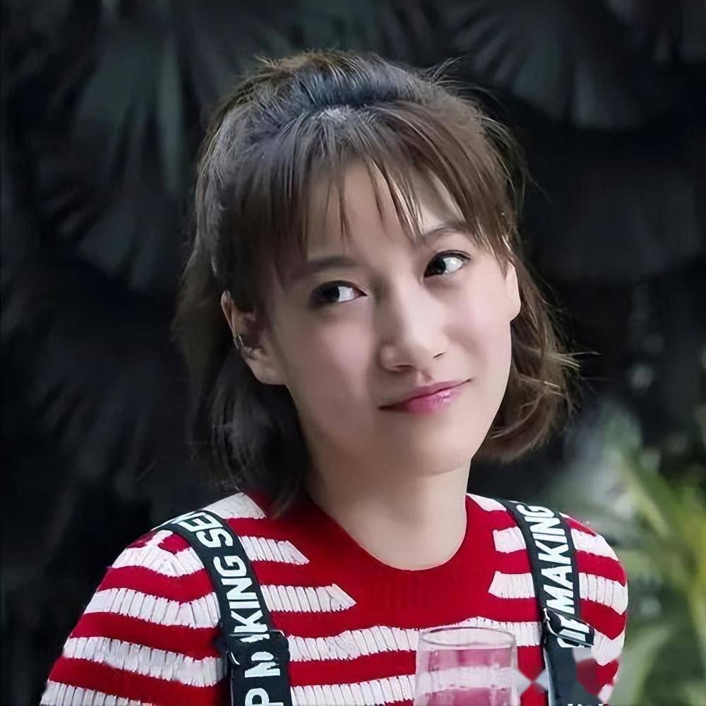 啜妮:颜值不突出却资源不断,冯小刚的点评一语中的!