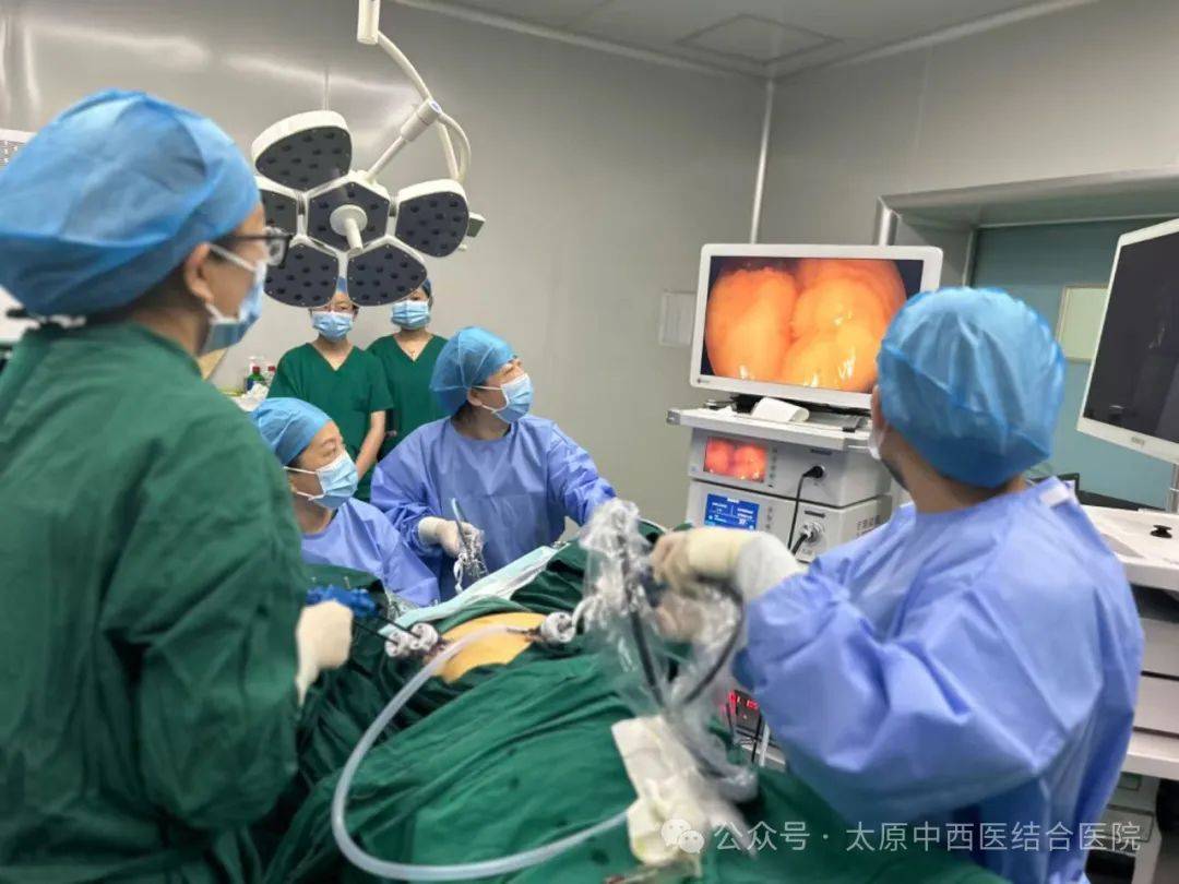 "卫主任,门诊有位宫外孕破裂怀疑腹腔内出血患者,需紧急手术","卫主任
