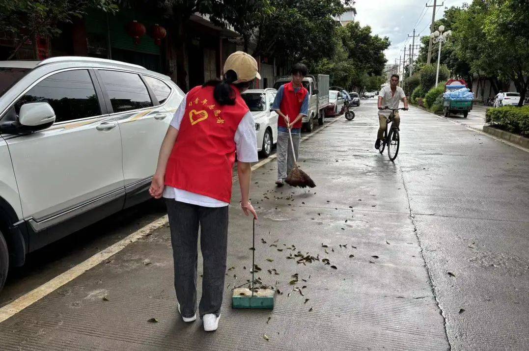 社区志愿者图片背影图片