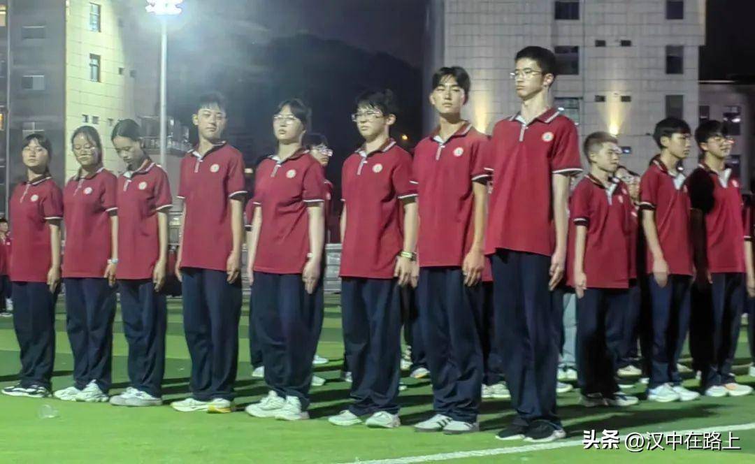 镇巴中学新生军训太燃了!