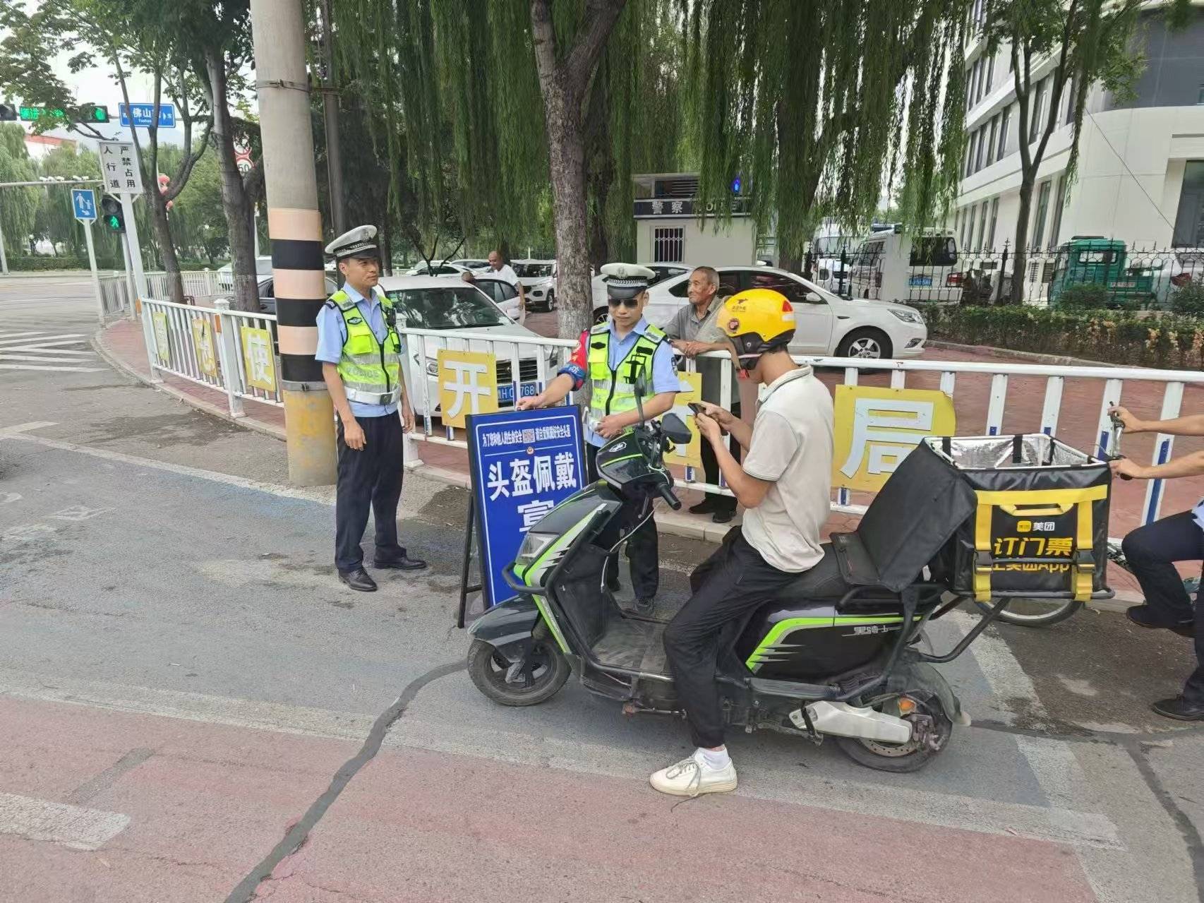 东平交警图片