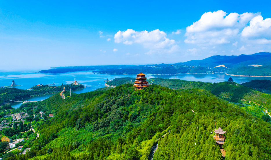 《西游记》第一回坐禅谷景区,位于亚洲最大的人工淡水湖丹江口水库