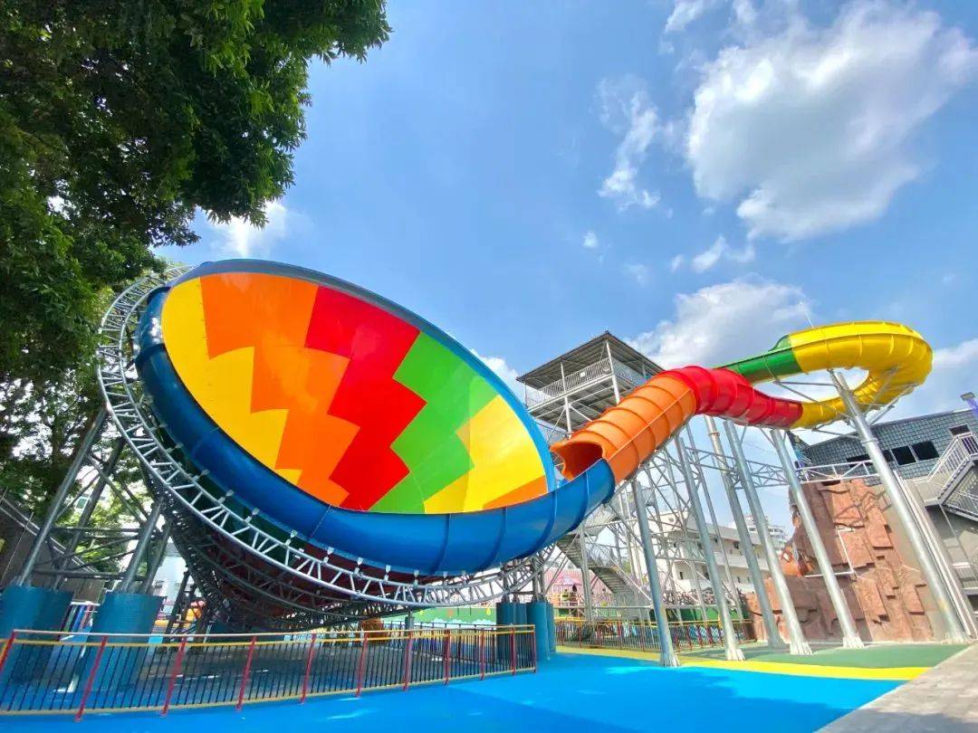 水上乐园于一体是东莞少有的大型豪华水上乐园东壹水上乐园占地面积达