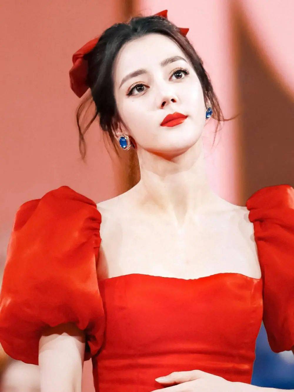 迪丽热巴新年妆容真太精致了!4个技巧!让你走亲访友大方又气质