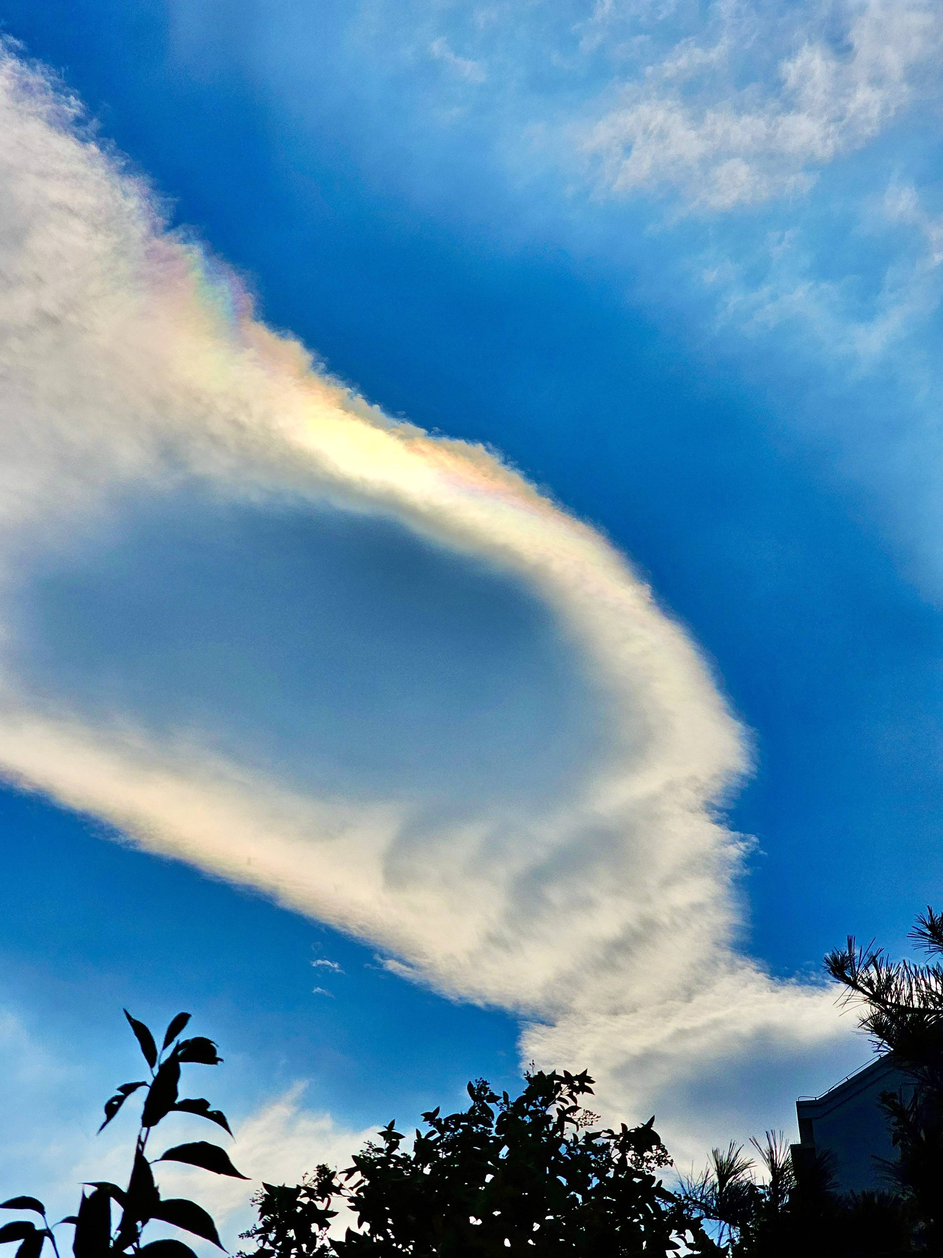 绝美!泰安现彩虹荚状云