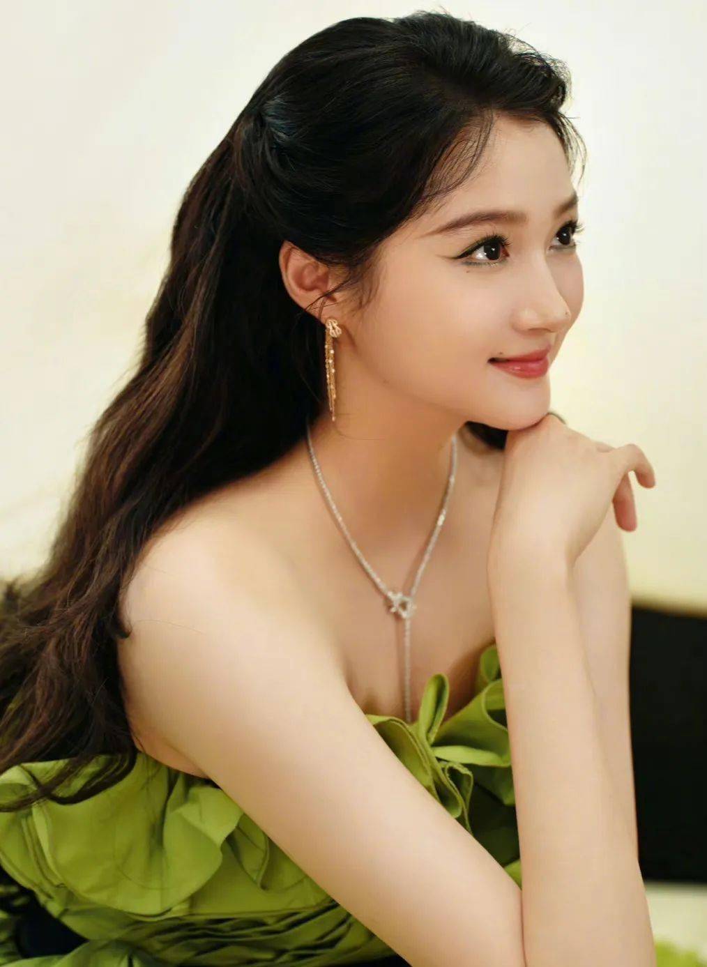 鹿晗求婚关晓彤了?陈伟霆何穗分手?霍思燕夫妇被封杀?杨幂翻身了?