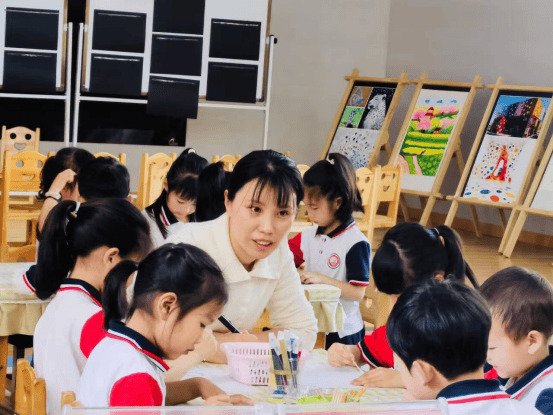 天涯：新澳门资料大全免费-男子在慈善总会大厅避雨被驱赶，保安仅被批评教育，评论区热闹了