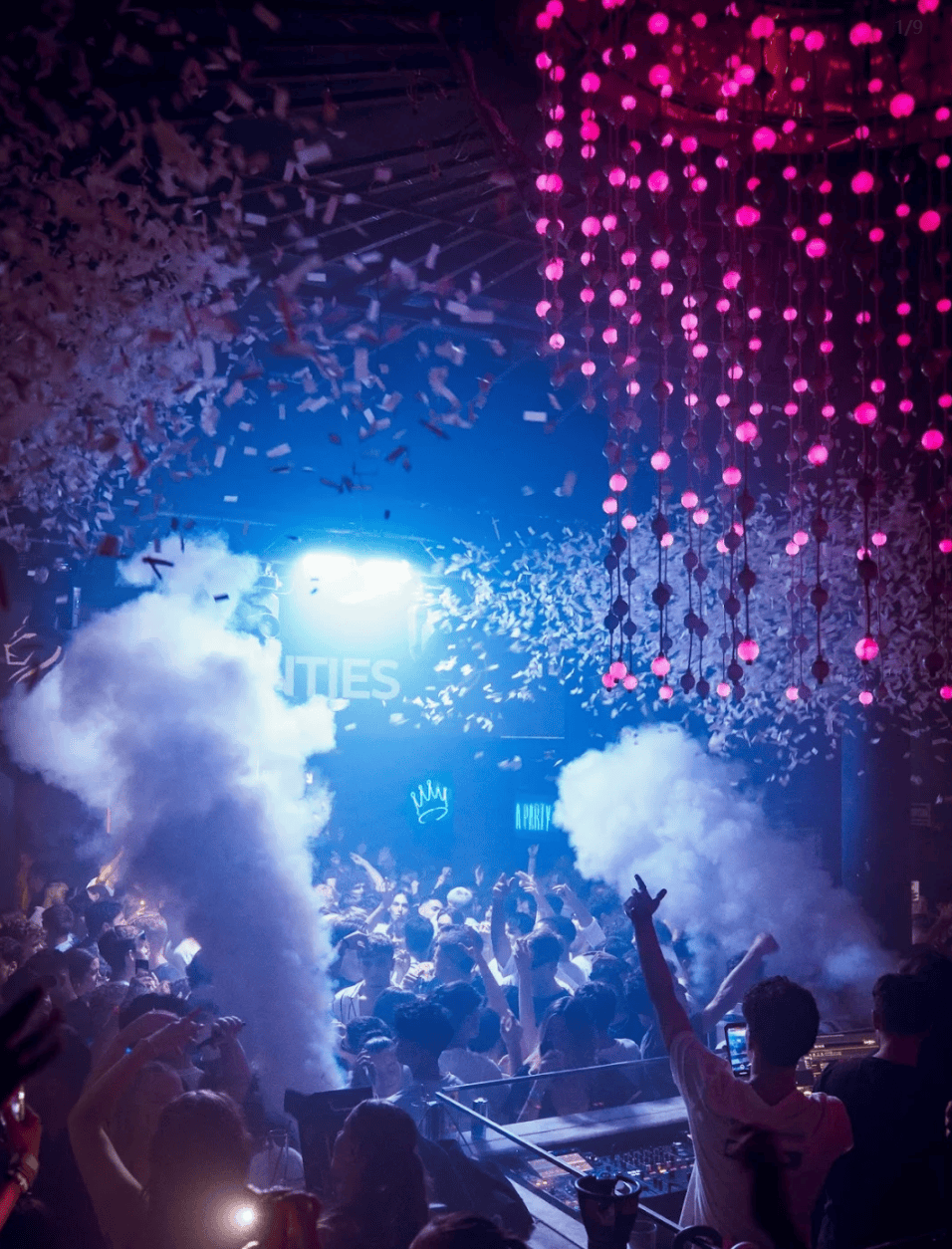 那男的,怎么在夜店不花钱啊?