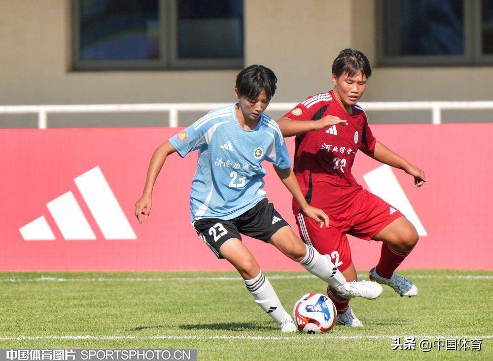 历城二中获得全国青少年校园足球联赛高中女子组冠军_比赛_场景_中国