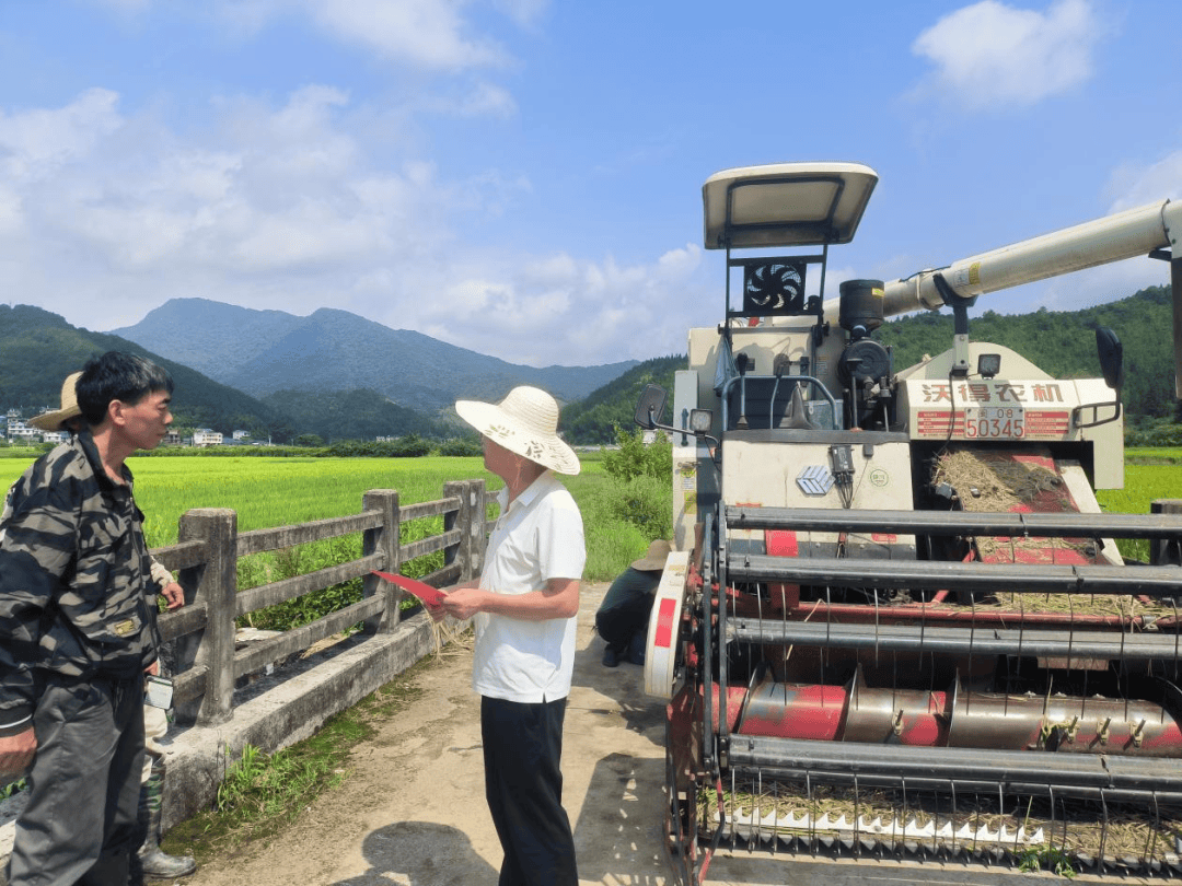 农机年检"送上门" 便民服务"零距离"_生产_四都镇_农业