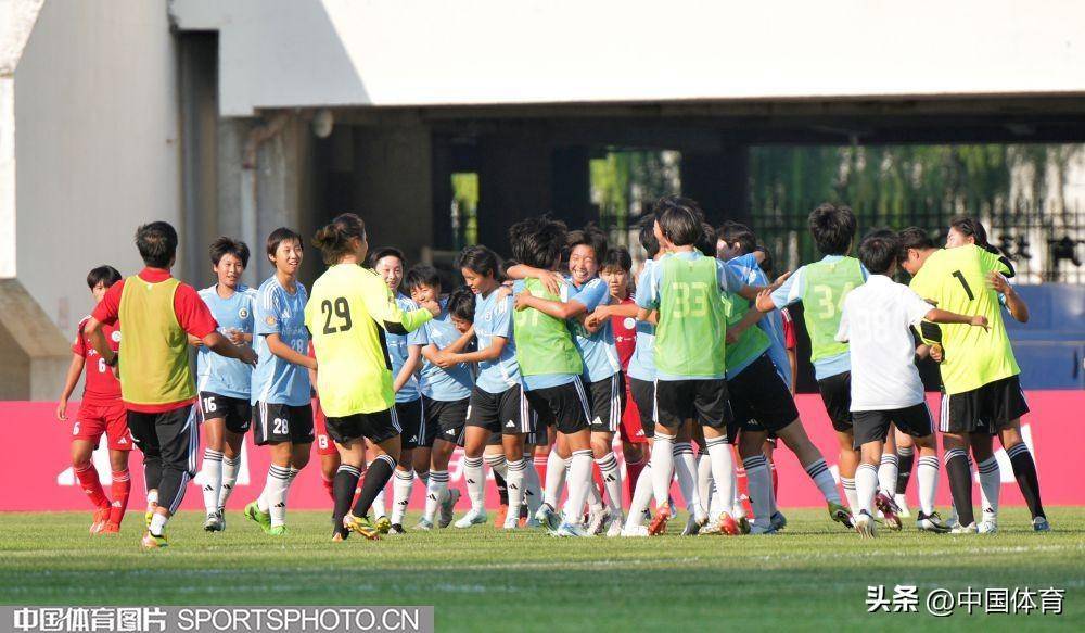 历城二中获得全国青少年校园足球联赛高中女子组冠军_比赛_场景_中国
