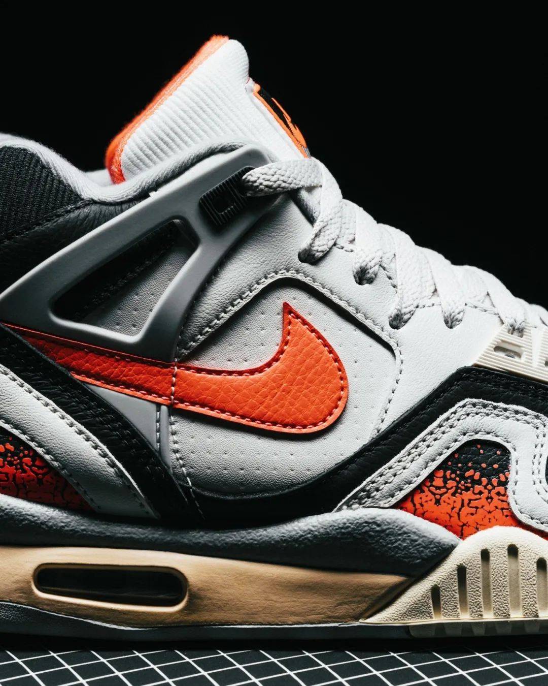 air yeezy 2 都模仿它!nike「传奇球鞋」复刻回归!