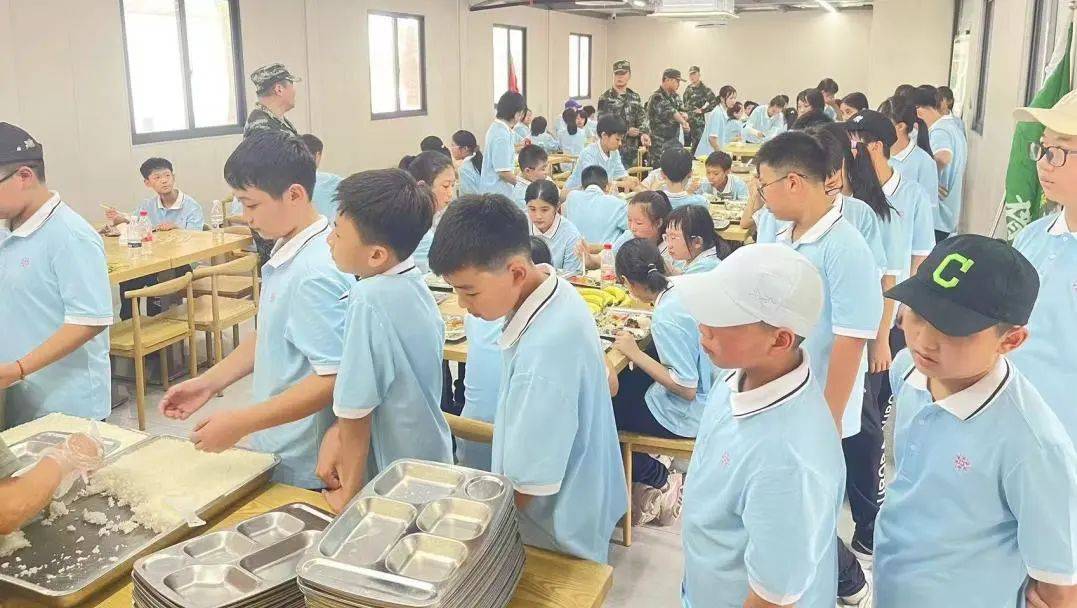 磨砺意志 铸就辉煌——上海市震旦外国语中学2024级预备新生军训总结
