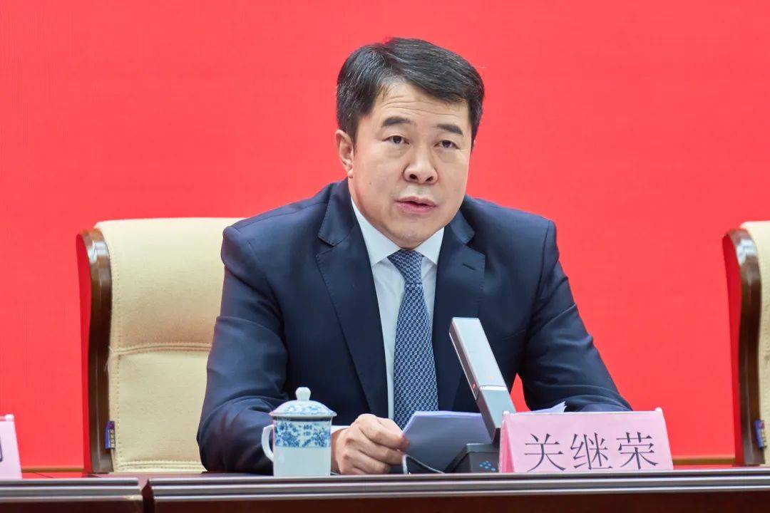 出席今天新闻发布会的有,中共海南省委副秘书长,省委深改办(自贸港